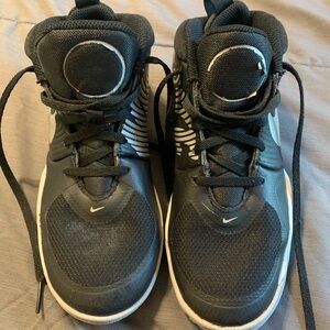 Nike D9 Youth 3.5 Basketball shoes - very good condition